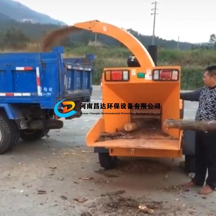 1704417868174753.jpg 河南昌達HC-6145樹枝粉碎機河南信陽客戶使用現(xiàn)場.jpg